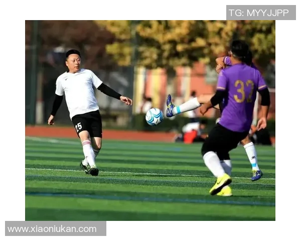 深圳足球队在邀请赛中的比赛经验与表现分析与点评