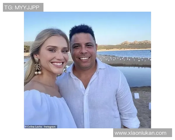 荷兰足球明星与女友甜蜜瞬间曝光引发粉丝热议